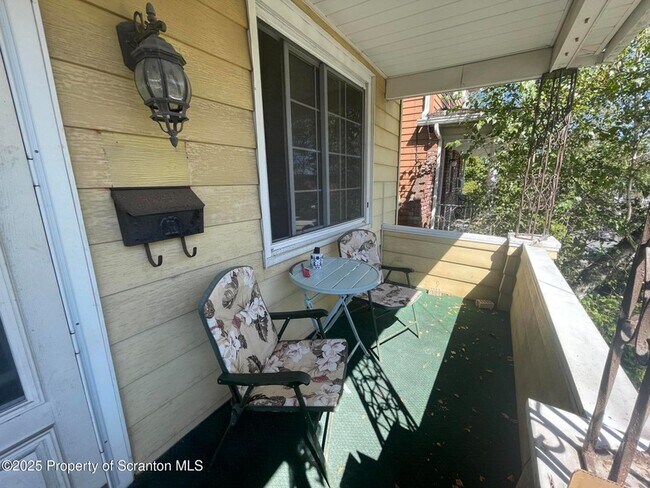 Building Photo - 1031 Lincoln St