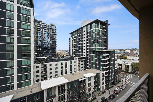 Building Photo - 350 W Ash St