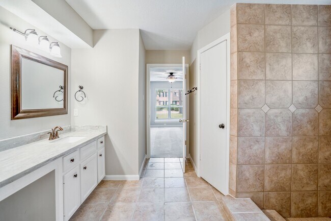 Building Photo - 7607 Wycomb Ln