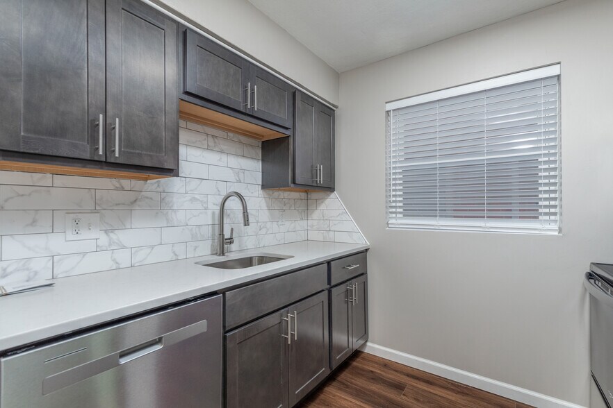 Building Photo - 6061 Potomac St