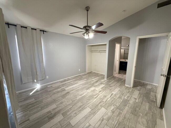 Building Photo - 3972 E Timberline Rd