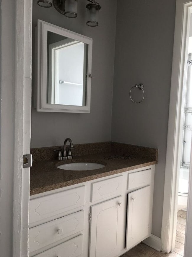 Building Photo - 10302 S Komensky Ave