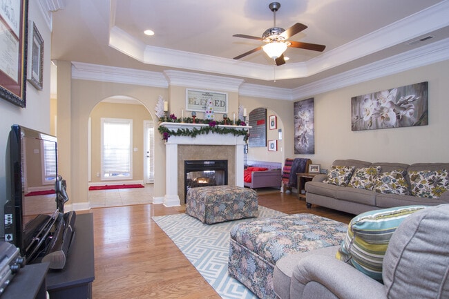 Building Photo - Exquisitely Maintained Home in the Coveted Goldsmith - Schiffman/ Hsv High school