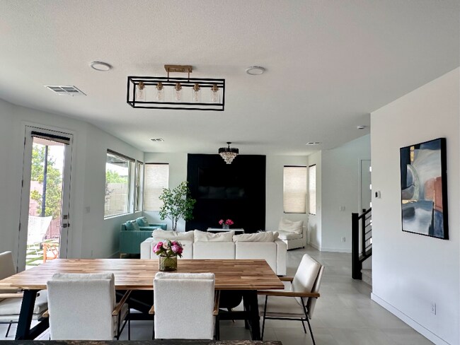 Building Photo - 6333 Redstone Hls Dr