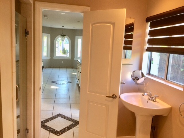 Jack/Jill bathroom services 3rd bedroom too - 1350 Curson S Ave