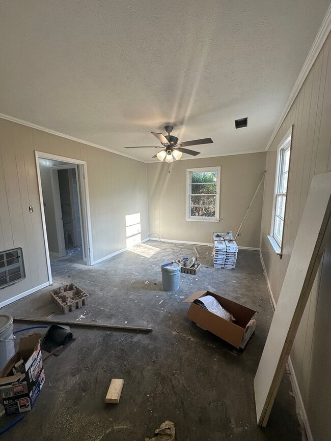 Building Photo - 3 Bed/2 Bath Home- Under Renovations
