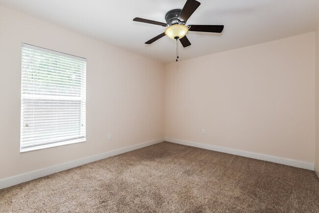 Building Photo - 5072 Ashwood Dr