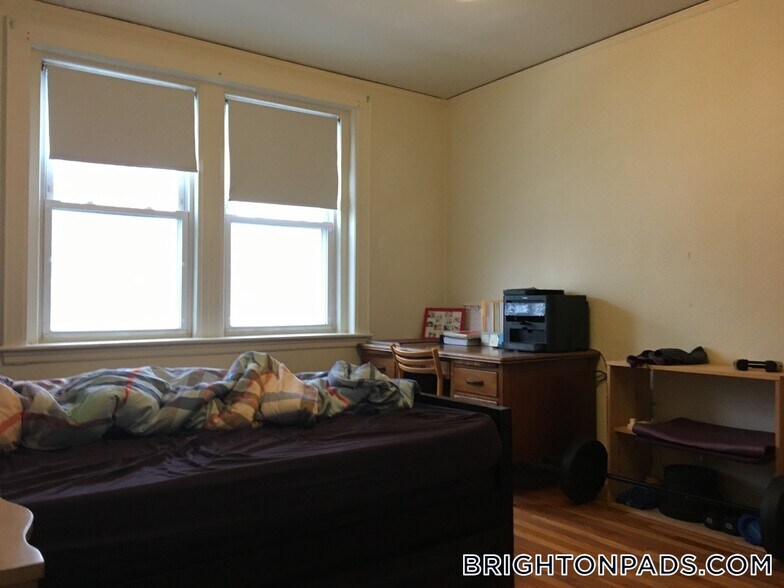 Building Photo - 2045 Commonwealth Ave