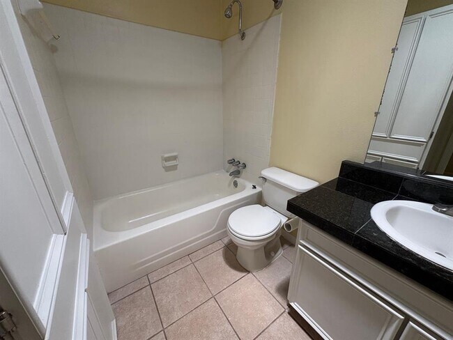 Building Photo - 400 W 35th St