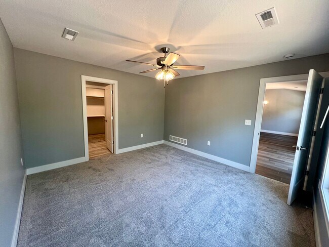 Building Photo - Modern 3 Bedroom Duplex in Irvine Acres!