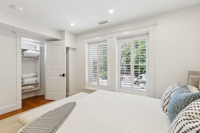 Building Photo - 1641 R St NW