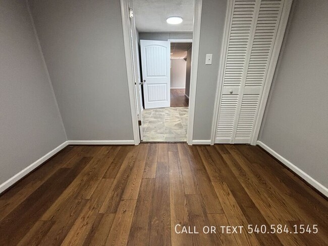 Building Photo - 449 Missimer Ln