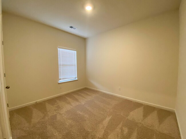 Building Photo - 3 bed 2 bath new construction in 2023 in M...