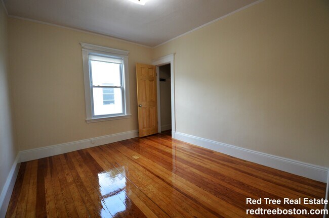 Building Photo - 39 Montfern Ave