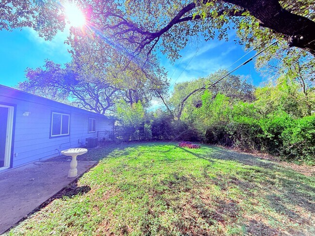 Building Photo - Beaver Trail (914)