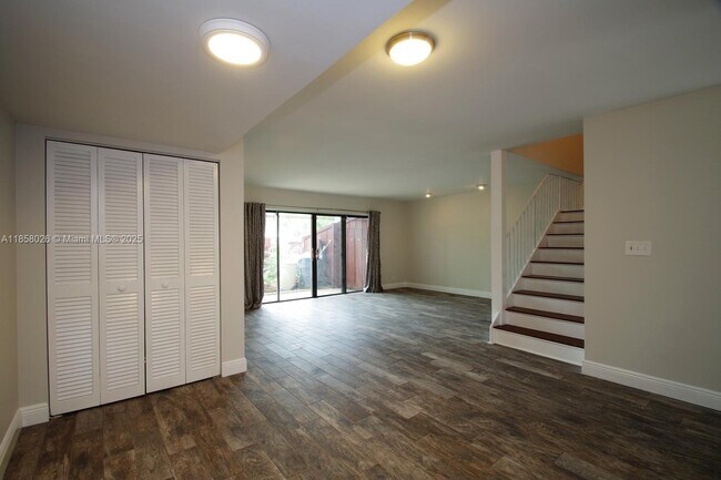 Building Photo - 3010 Willow Ln