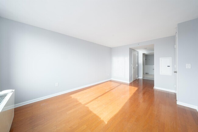 Building Photo - 700 Grove St