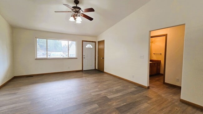 Building Photo - 2-Bed, 2-Bath, Single Level Home by Ponderosa Springs Golf Course in Coeur d'Alene