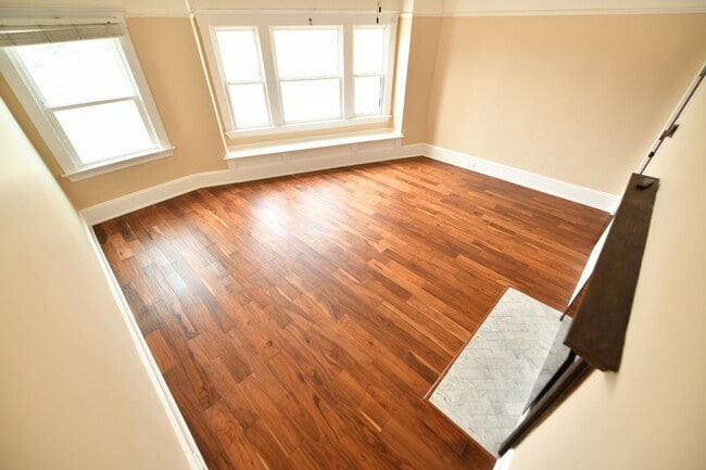 Building Photo - 1p716 - 3055-3061 Adeline Street