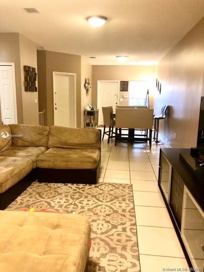 Building Photo - 7692 N Southwood Cir