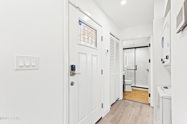 Building Photo - 8115 Thomas Dr