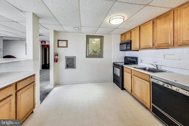 Building Photo - 3245 Rio Dr