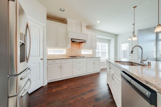 Building Photo - Welcome to this beautiful 4-bedroom, 3.5-b...