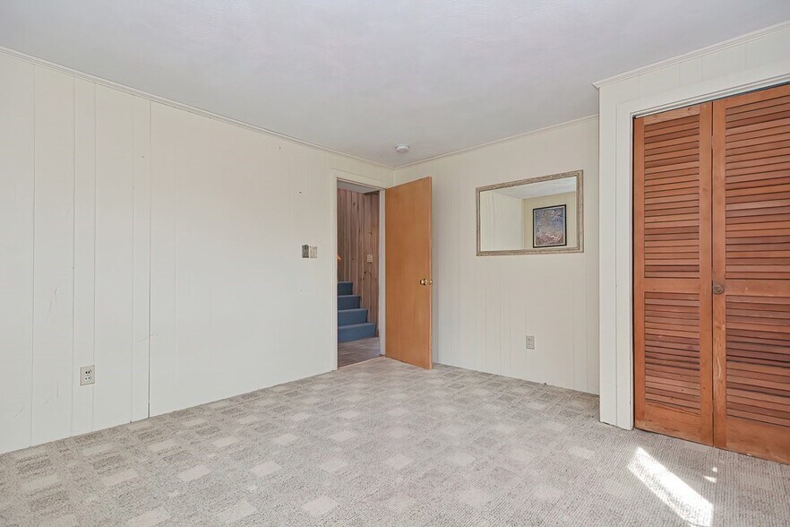 Primary Photo - 18 Bungalow Rd