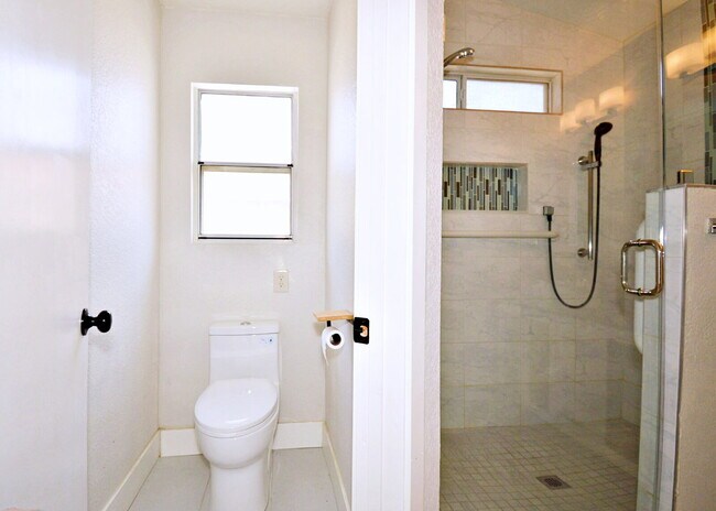 Building Photo - "Charming Oasis: 3-Bedroom Cathedral City Retreat with Pool, Fireplace, and Granite Kitchen!"