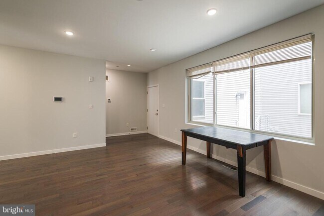 Building Photo - 1524 N 8th St