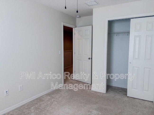 Building Photo - 7079 Woodchase Glen Dr