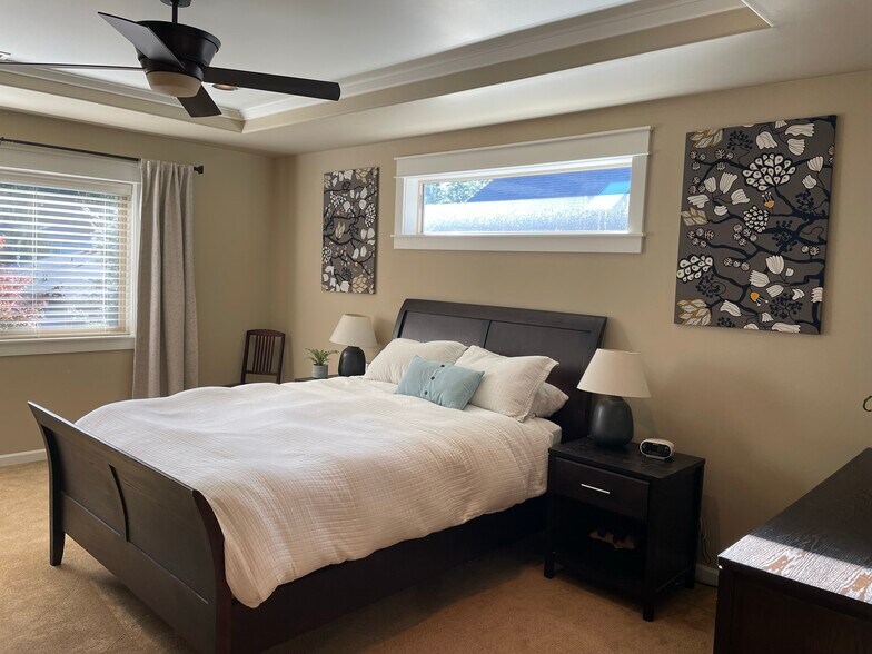 Building Photo - 12884 SW Sevilla Ave