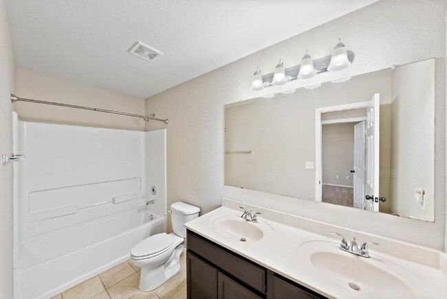 Building Photo - Flexible 5-Bedroom Rental Home in Alamo Ra...