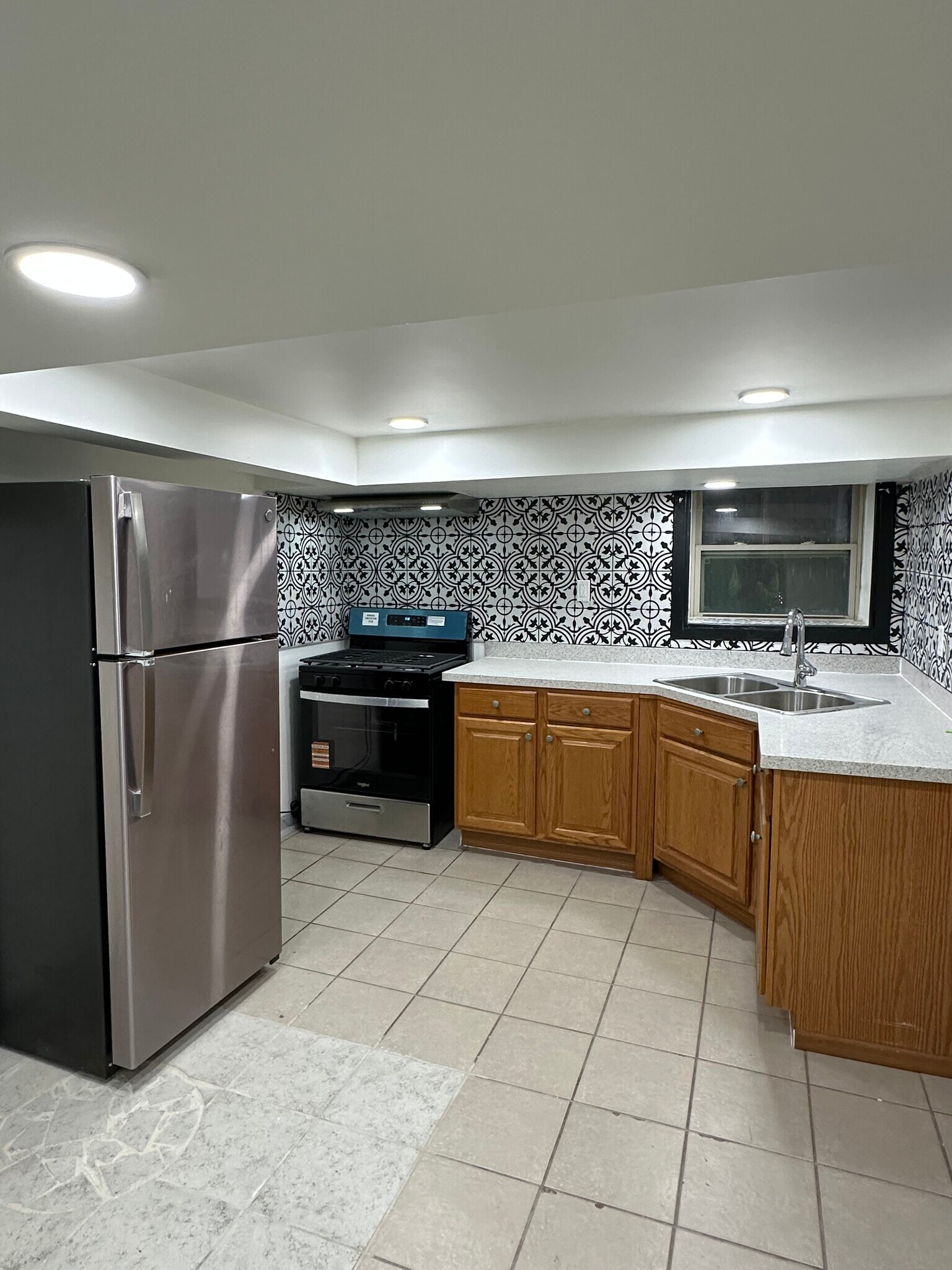 Building Photo - 5254 S Sacramento Ave