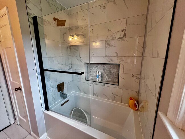 Building Photo - Charming Home in Quiet Salem Woods Cul-de-Sac
