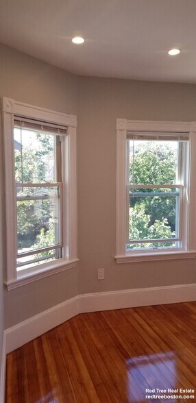 Building Photo - 11 Rosemary St