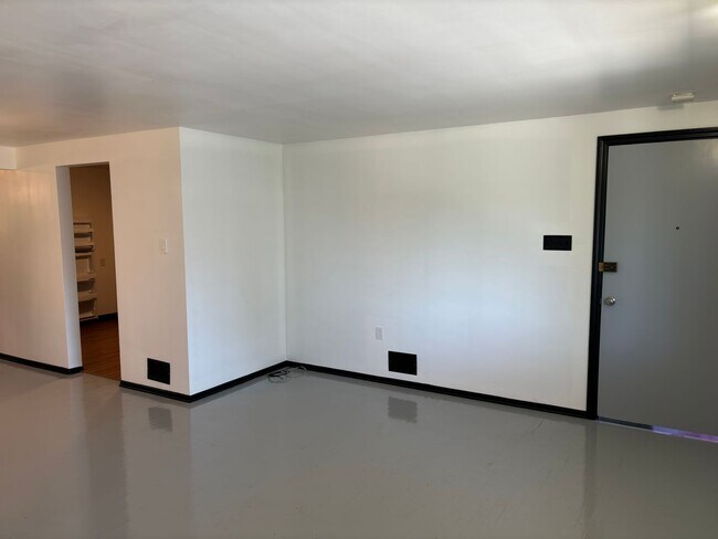 Building Photo - 114 Van Wyck Ave