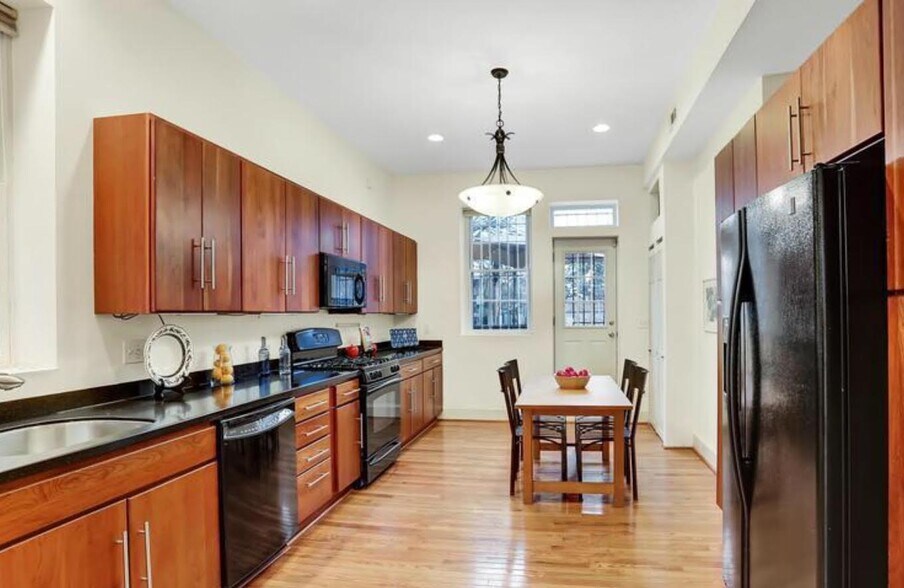 Building Photo - 1830 9th St NW