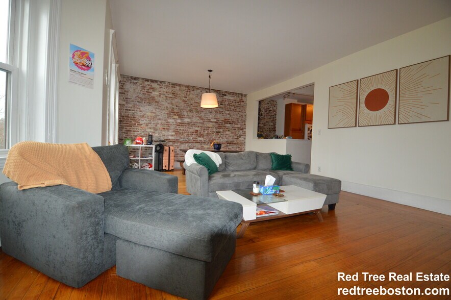 Building Photo - 256 Aspinwall Ave