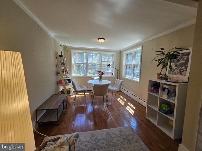 Building Photo - 2402 Lombard St