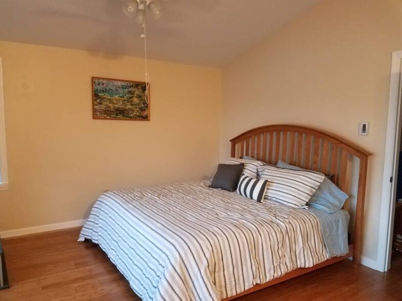 Building Photo - 66 Lake Dr