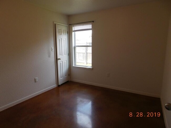 Building Photo - 1202 Cavalry Ln