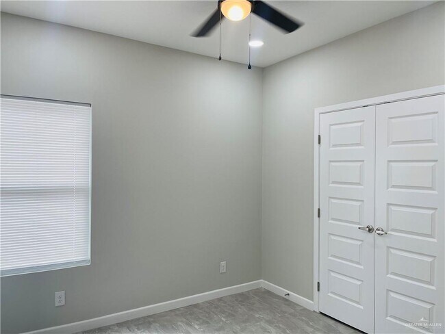 Building Photo - 10 Sugar Gdn Dr