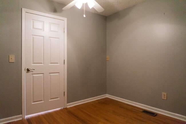 Building Photo - Charming Townhouse in Arden with Swimming ...