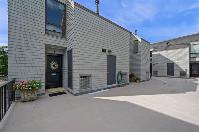 Building Photo - 9 Skinners Path