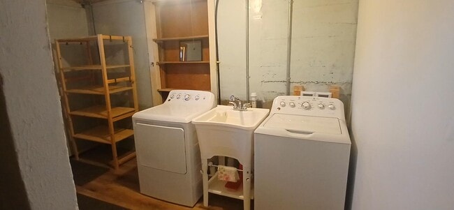 Building Photo - 111 Glade Park Rd