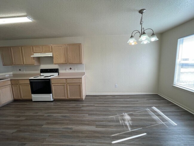 Building Photo - 1606 Dugger Cir