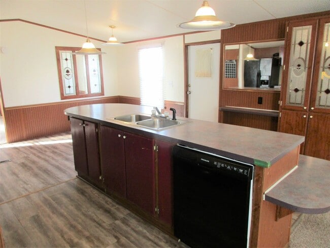 Building Photo - Super Cute & Clean!