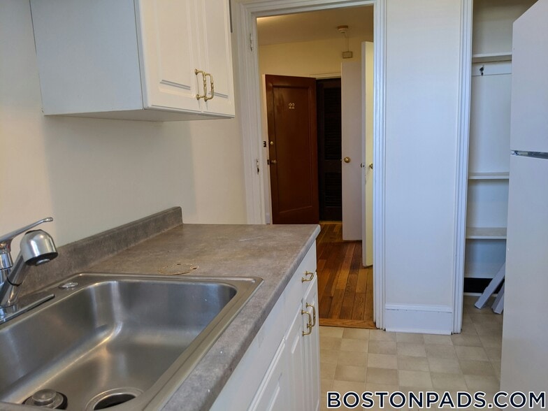 Building Photo - 550 Belmont St