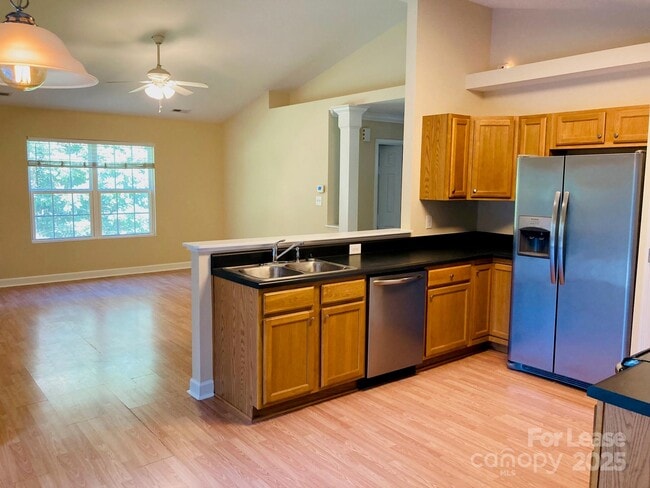 Building Photo - 4589 Shawnee Ct